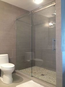 Vách kính tắm cửa mở trượt VKT015