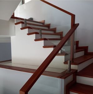 Cầu thang kính trụ thấp bắt mặt bậc CT035
