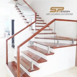 Cầu thang kính trụ ngàm bắt mặt bậc CT051