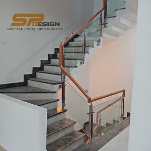 Cầu thang kính bắt sườn CT074
