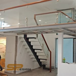 Cầu thang kính trụ lửng thanh đơn CT073