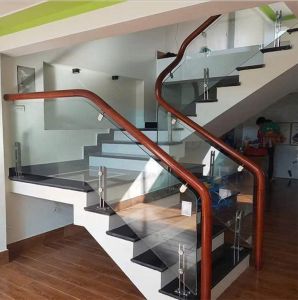 Cầu thang kính đẹp CT093