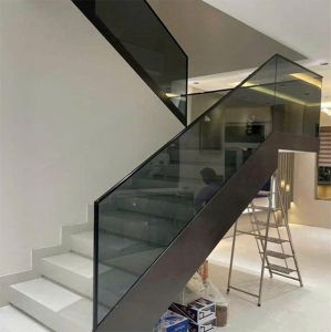 Cầu thang kính đế máng nhôm CT100