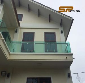 Lan can ban công kính trụ lửng tay vịn inox LC003