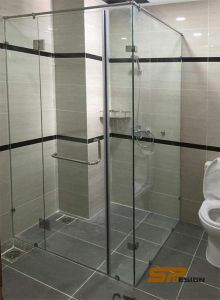 Vách kính cường lực phòng tắm hiện đại VKT011