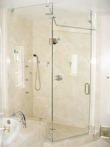 Vách kính phòng tắm vát góc 135 độ giá rẻ VKT033