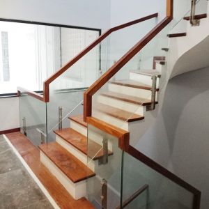 BÁO GIÁ LAN CAN CẦU THANG  KÍNH
